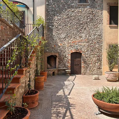 Dimora1848 - Foresteria Lombarda 4* Volta Mantovana